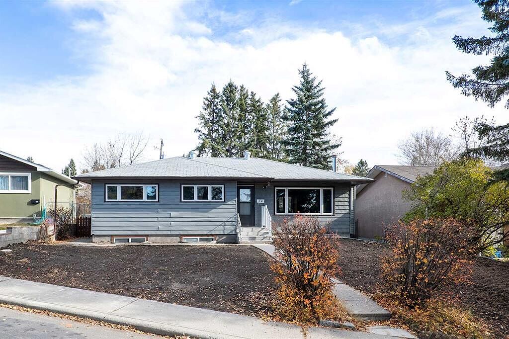 Calgary 4 bedrooms Basement for rent. Property photo: 743920-1