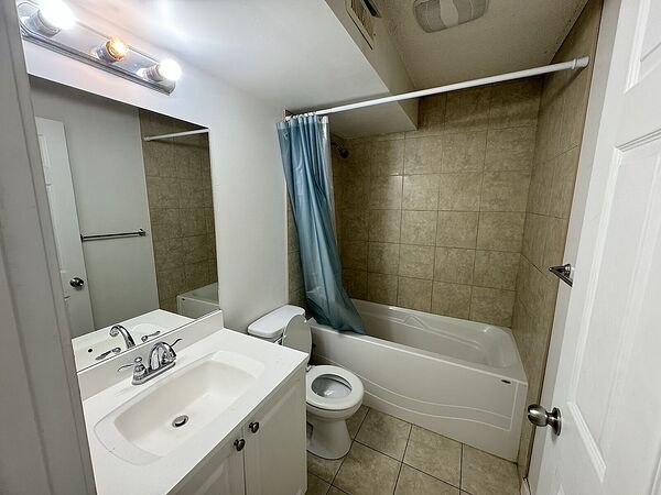 Calgary 4 bedrooms Basement for rent. Property photo: 743920-2
