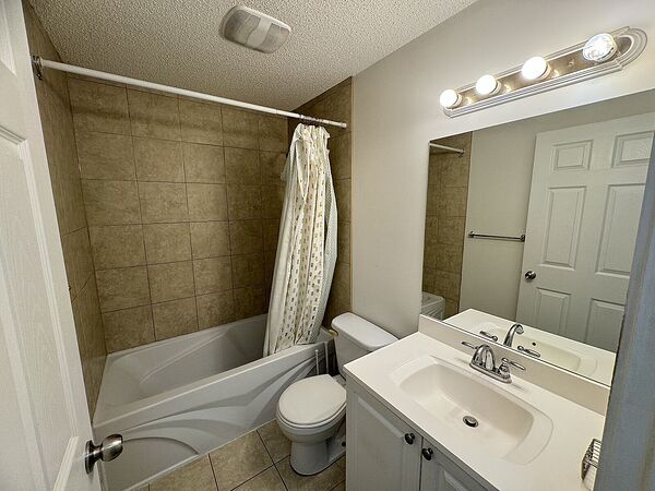 Calgary 4 bedrooms Basement for rent. Property photo: 743920-3