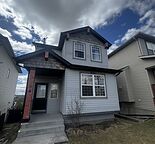 3bedrooms 1.5 bathroooms upper portion living room ,deck, in front of park