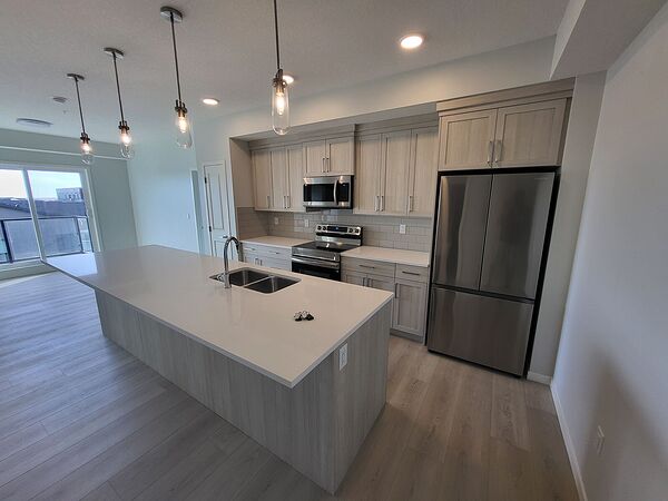 Calgary 2 bedrooms Condo Unit for rent. Property photo: 743975-2