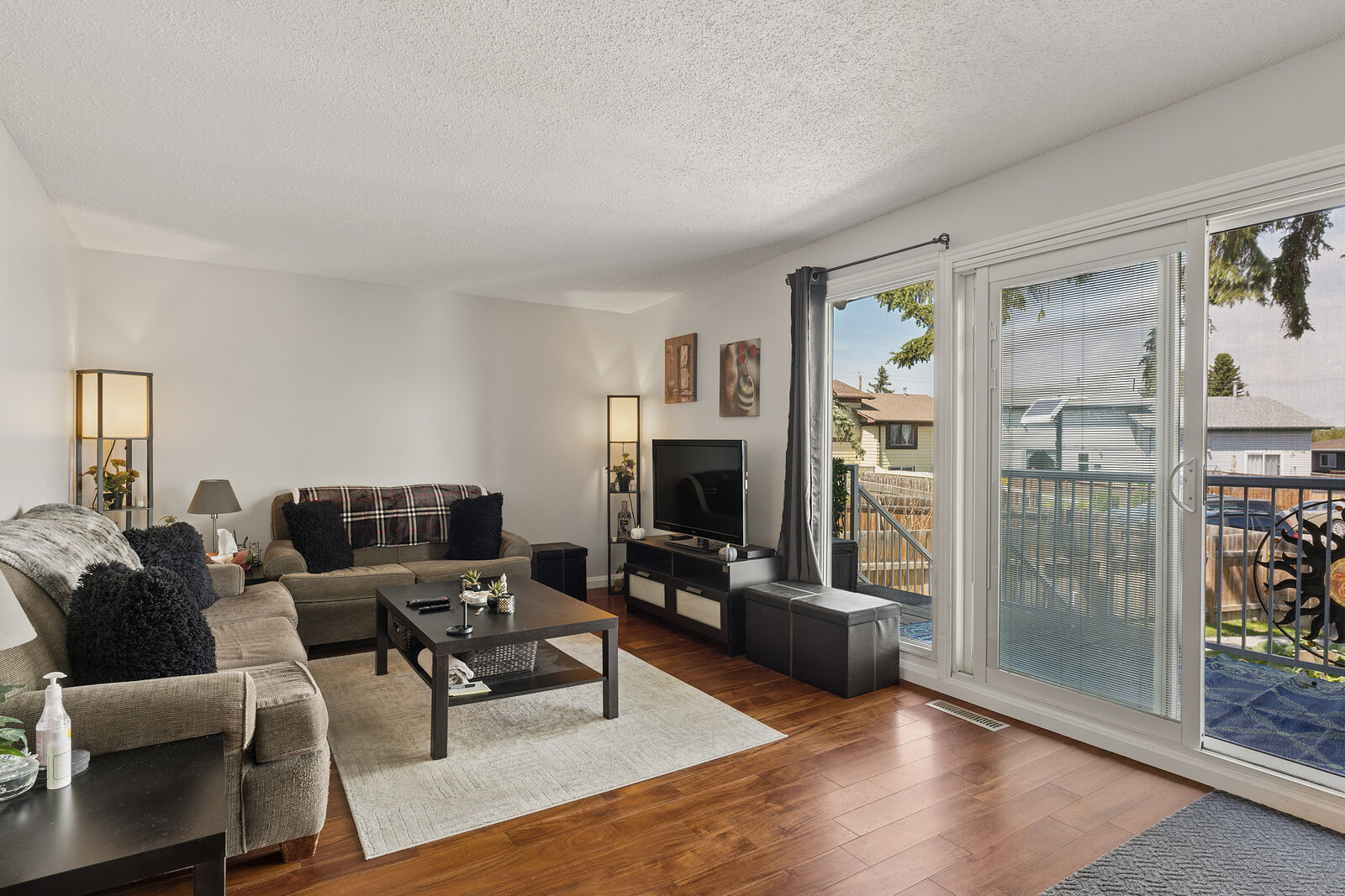 Calgary 3 bedrooms Main Floor for rent. Property photo: 743976-1