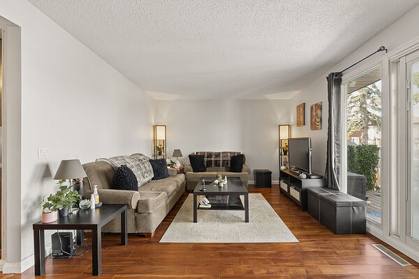Calgary 3 bedrooms Main Floor for rent. Property photo: 743976-2