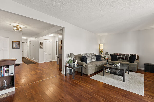 Calgary 3 bedrooms Main Floor for rent. Property photo: 743976-3