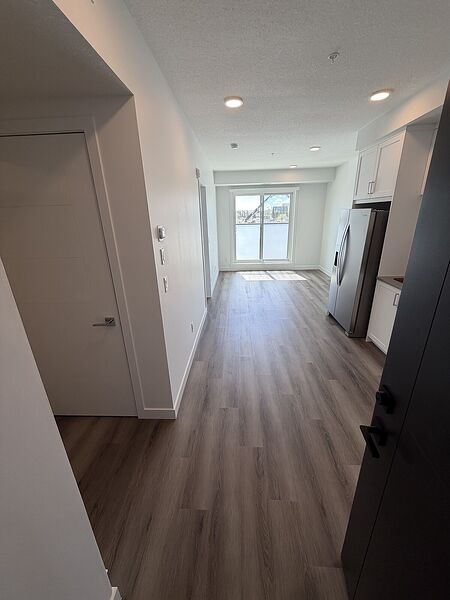 Calgary 1 bedroom Condo Unit for rent. Property photo: 743979-3