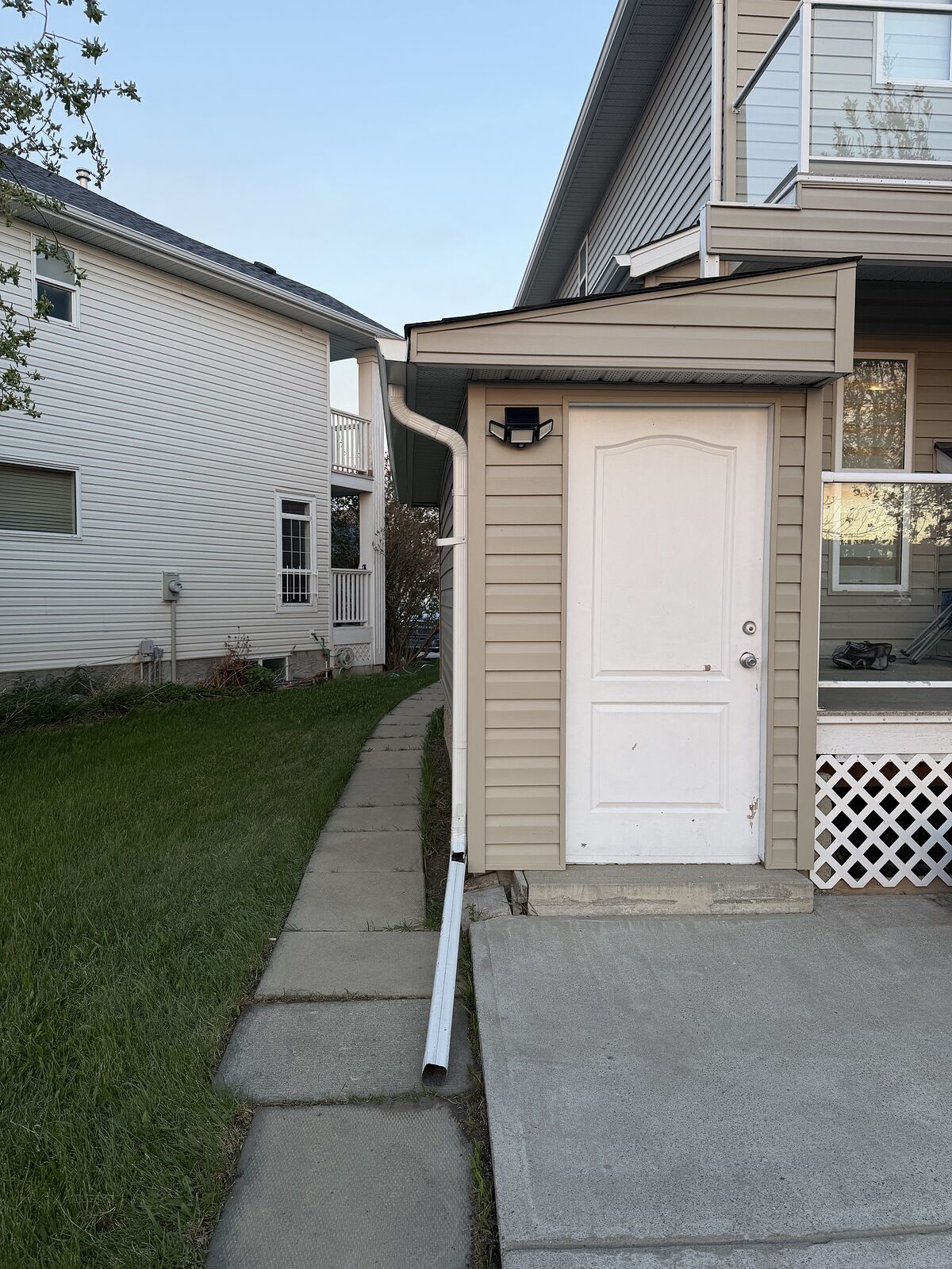 Calgary 2 bedrooms Basement for rent. Property photo: 744052-1