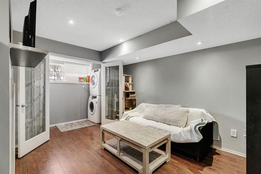 Calgary 2 + Den bedrooms Basement for rent. Property photo: 744073-1