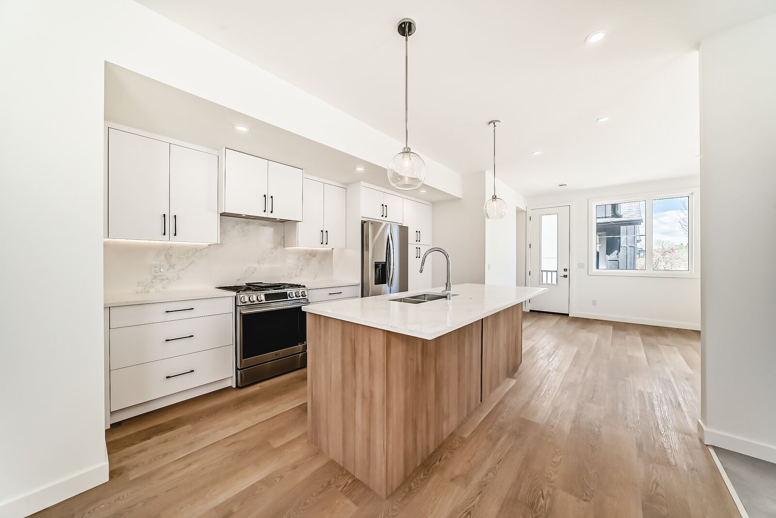 Calgary 2 bedrooms Fourplex for rent. Property photo: 744074-1