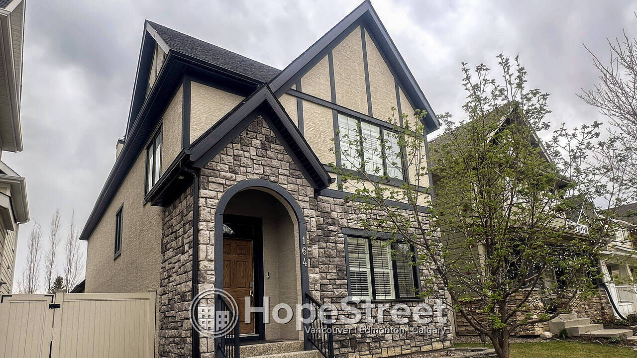 Calgary 4 bedrooms House for rent. Property photo: 744192-1