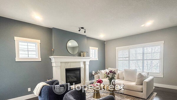 Calgary 4 bedrooms House for rent. Property photo: 744192-2