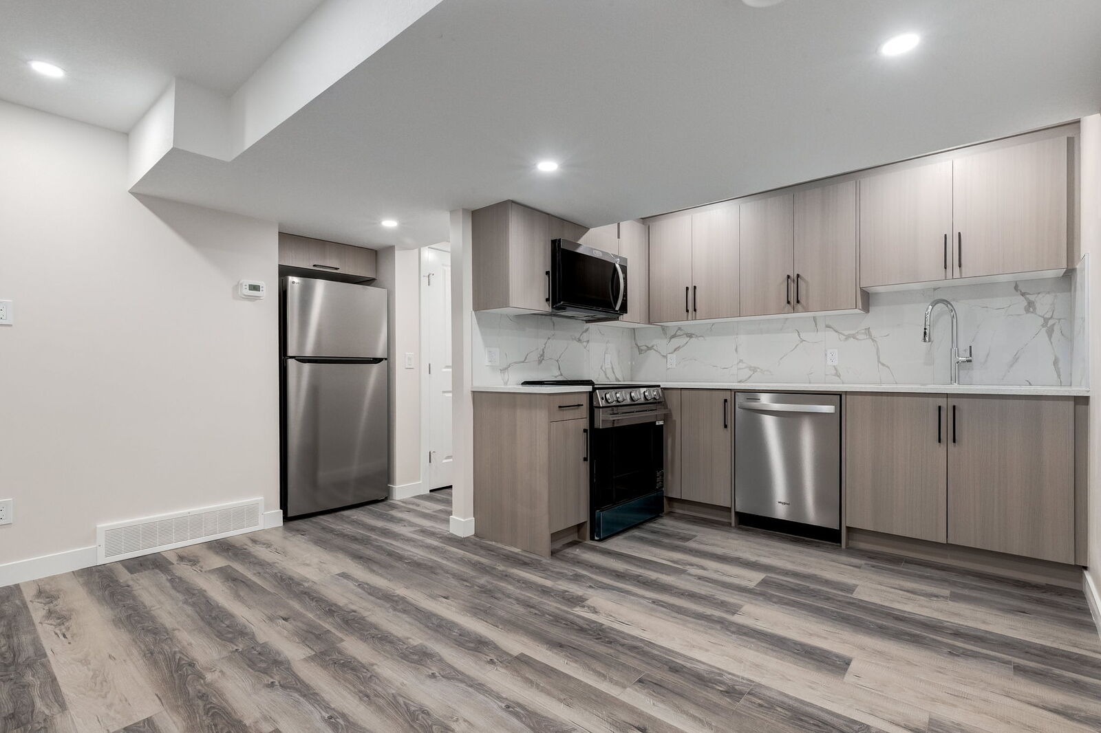 Calgary 2 bedrooms Basement for rent. Property photo: 744268-1