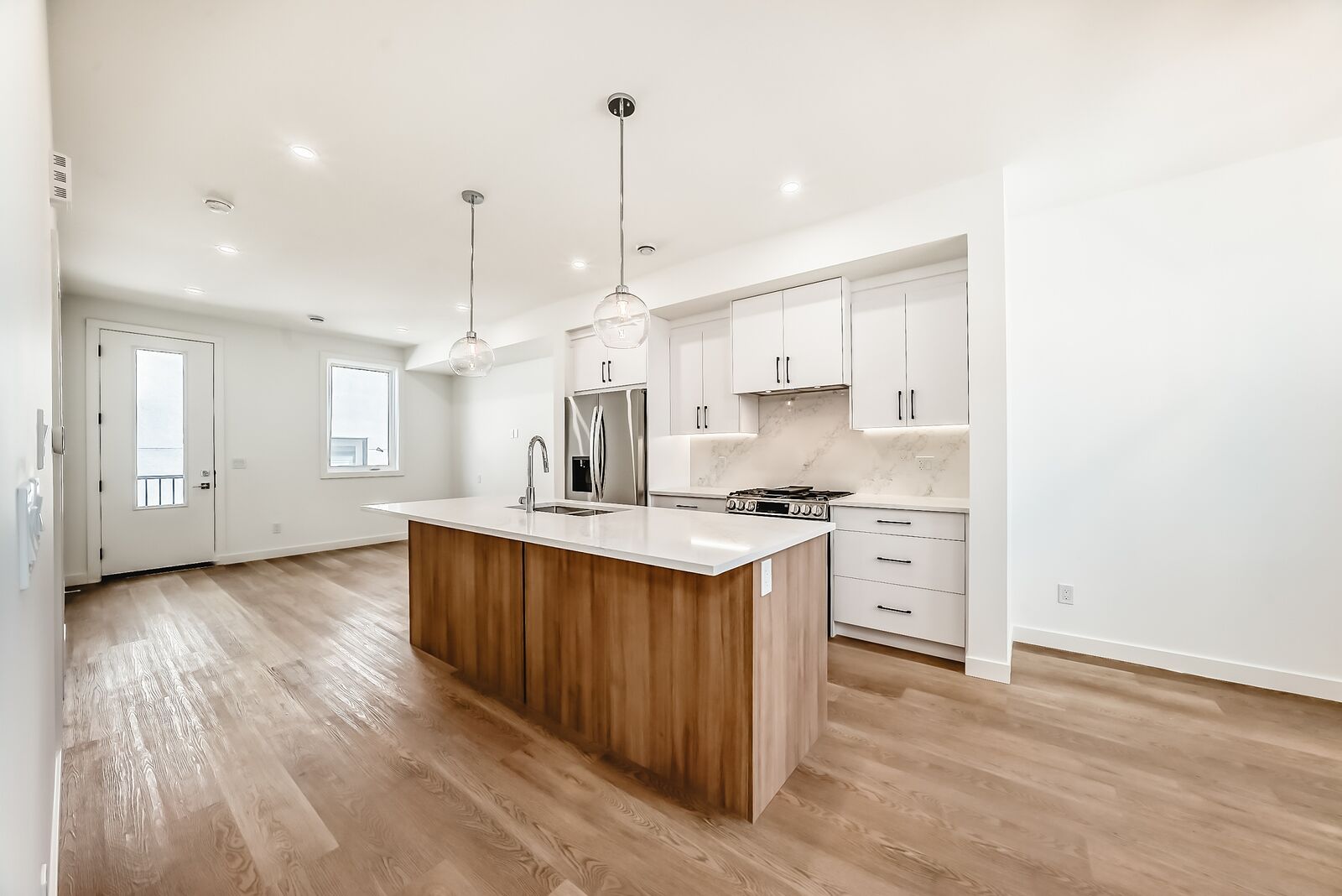 Calgary 3 bedrooms Fourplex for rent. Property photo: 744271-1