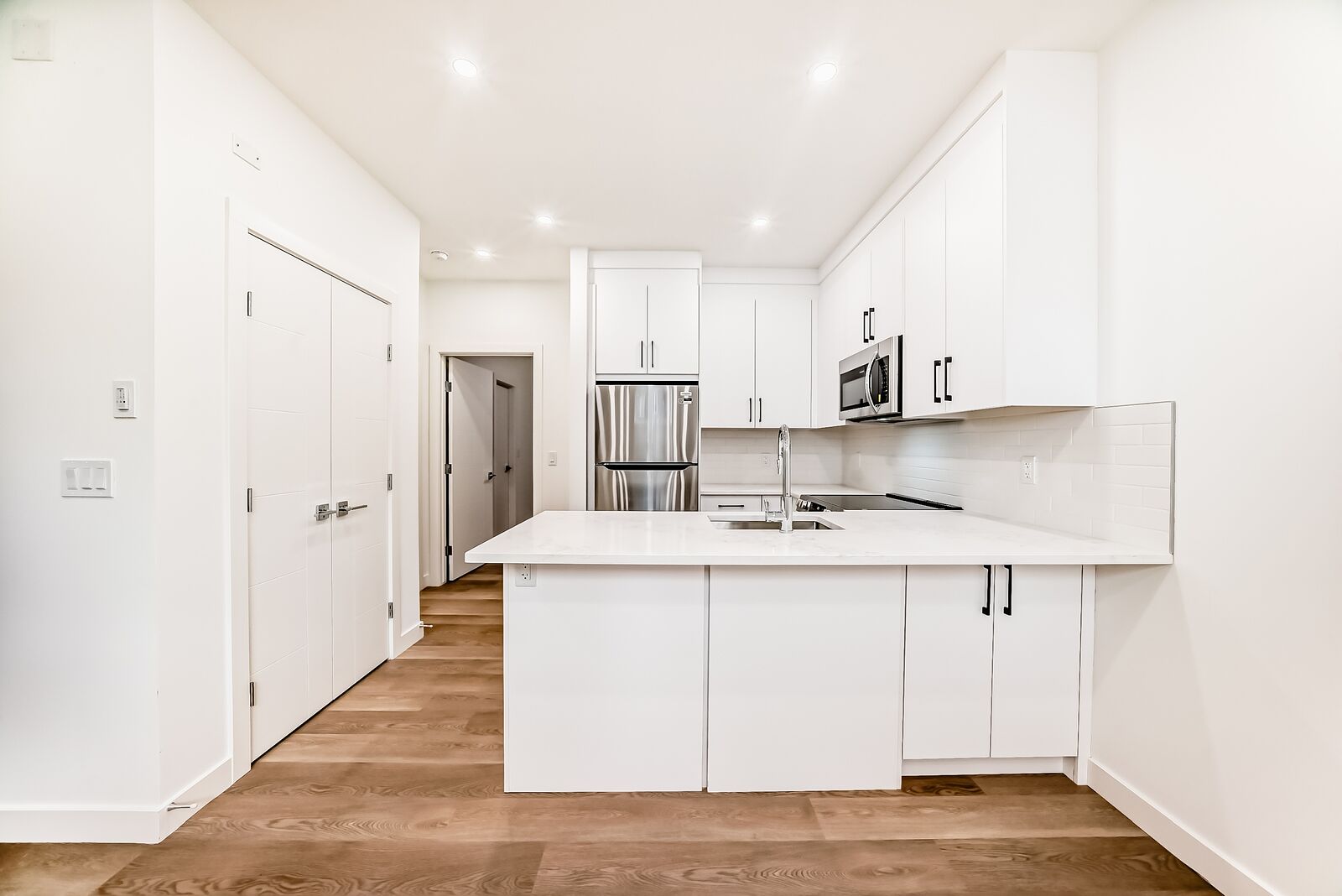 Calgary 1 bedroom Basement for rent. Property photo: 744272-1