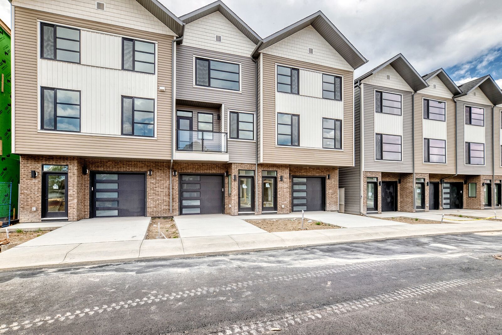 Calgary 3 bedrooms Townhouse for rent. Property photo: 744303-1