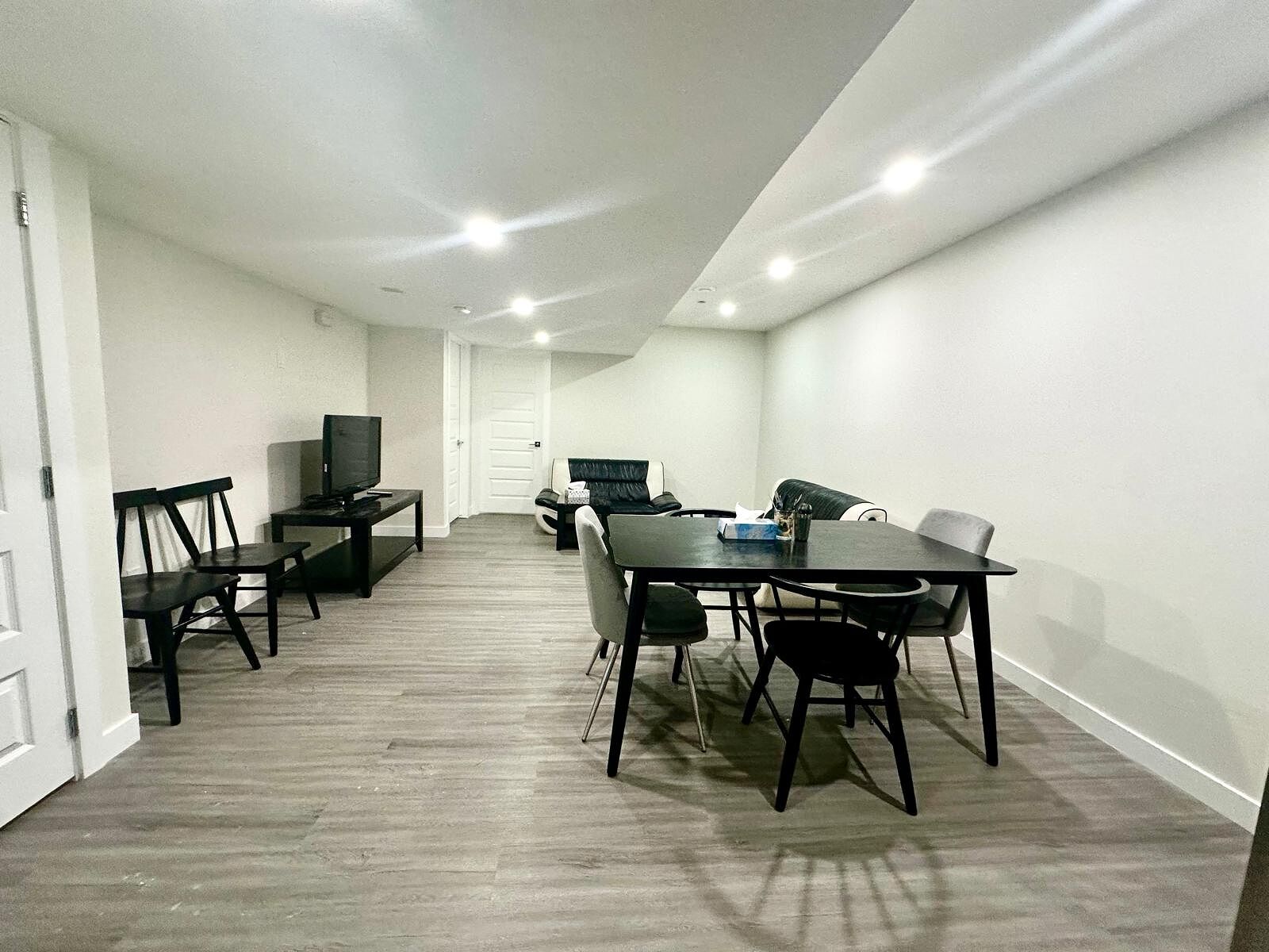 Calgary 1 bedroom Basement for rent. Property photo: 744324-1