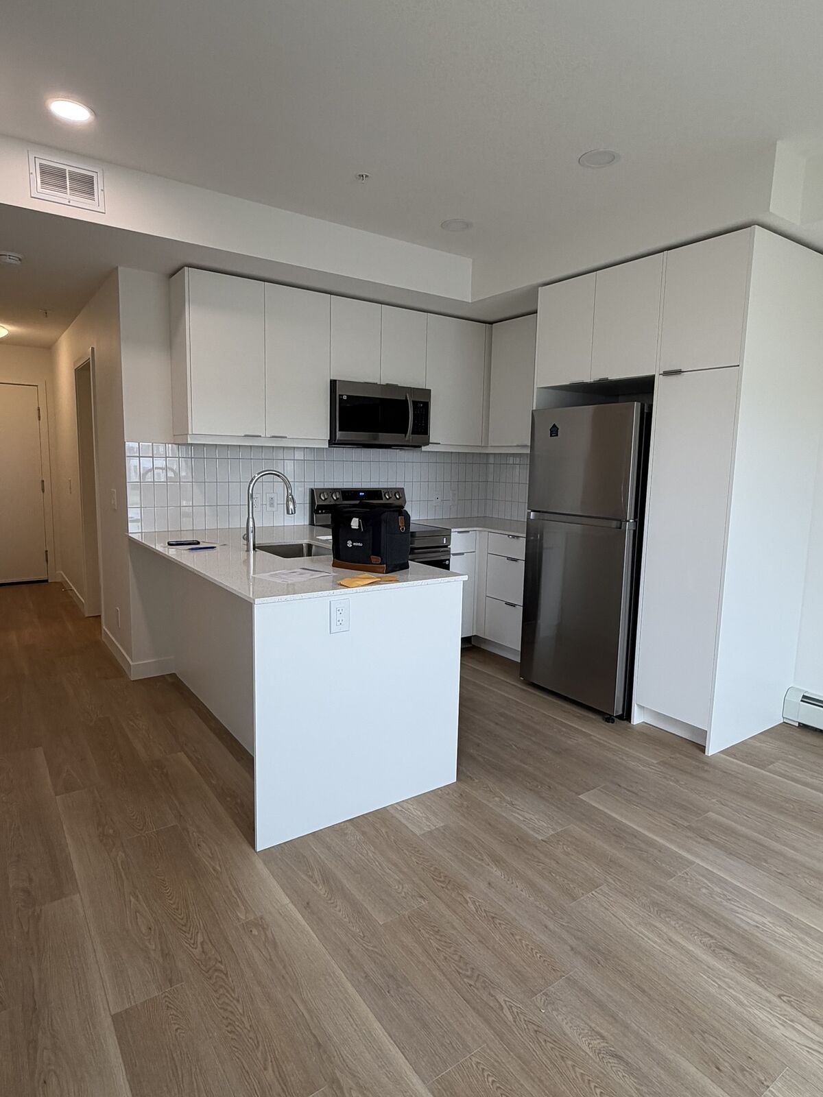 Calgary 2 bedrooms Condo Unit for rent. Property photo: 744383-1