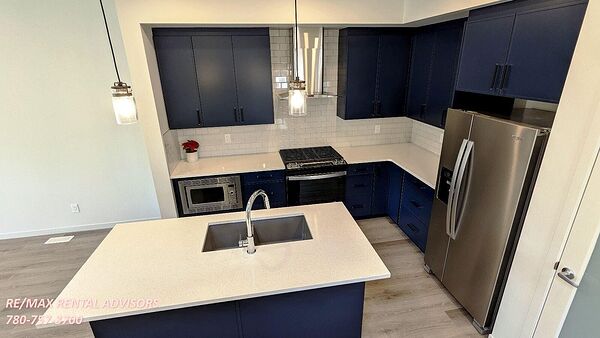 Calgary 3 bedrooms House for rent. Property photo: 744403-3