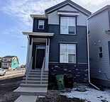 NEWER 3 BED PLUS DEN, 2.5 BATH, 2 STOREY SF HOME & W/STREET PARKING IN THE COMMUNITY OF MAHOGANY — Calgary, Calgary