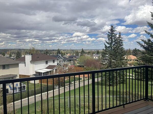 Calgary 6 bedrooms House for rent. Property photo: 744449-2