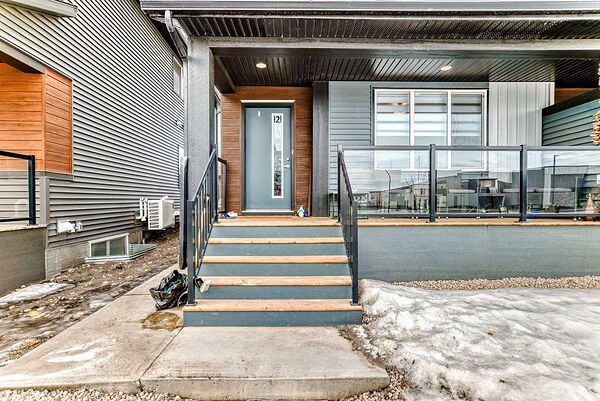 Calgary 3 + Den bedrooms House for rent. Property photo: 744499-3