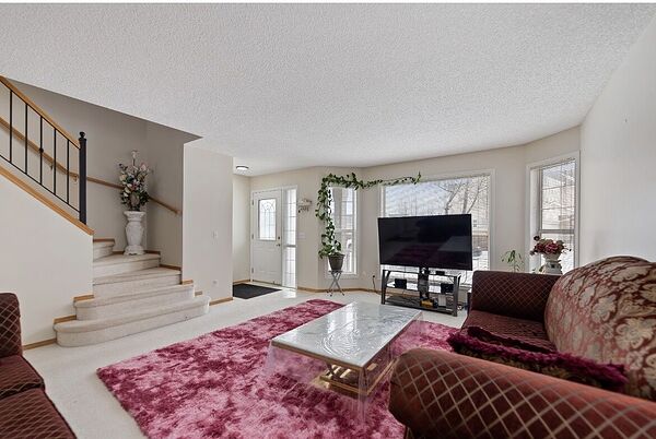 Calgary 3 bedrooms Main Floor for rent. Property photo: 744564-2