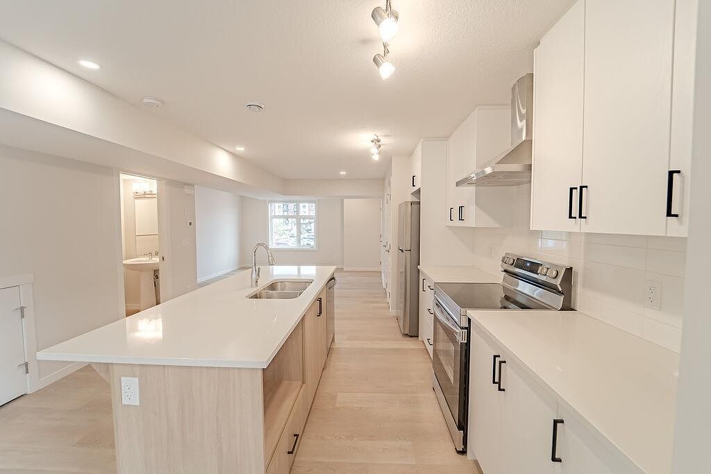 Calgary 2 bedrooms Condo Unit for rent. Property photo: 744656-1