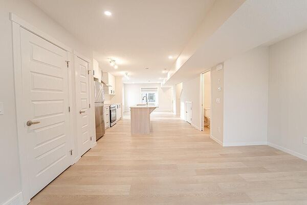 Calgary 2 bedrooms Condo Unit for rent. Property photo: 744656-2