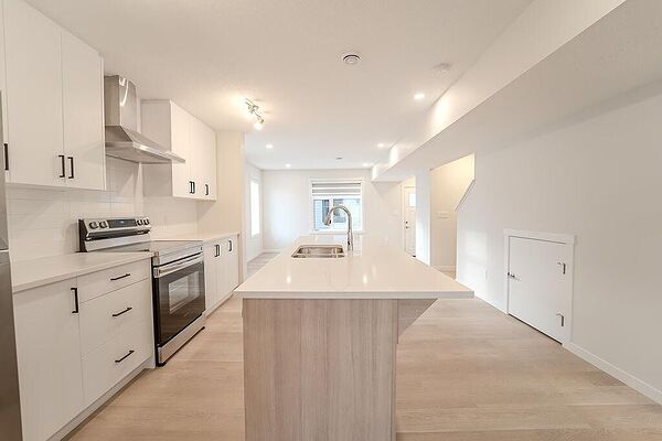 Calgary 3 bedrooms Condo Unit for rent. Property photo: 744657-3