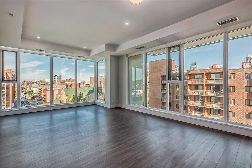 Calgary 2 bedrooms Condo Unit for rent. Property photo: 744732-1