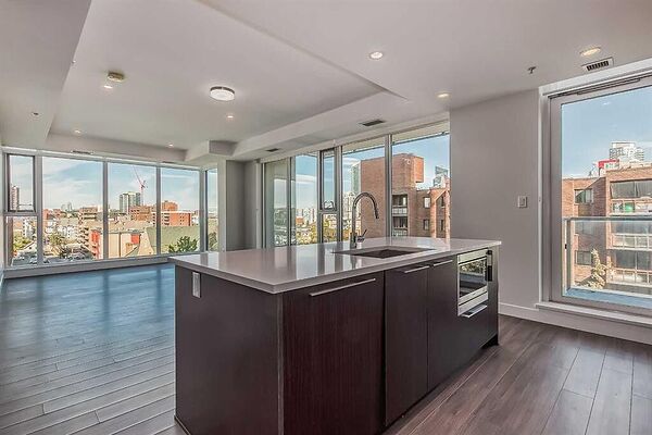 Calgary 2 bedrooms Condo Unit for rent. Property photo: 744732-2