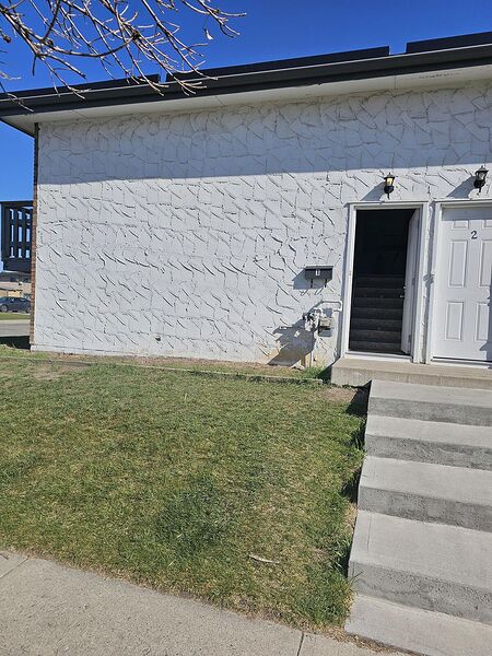 Calgary 3 bedrooms Fourplex for rent. Property photo: 744761-2