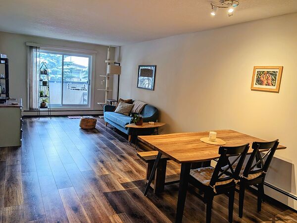Calgary 2 bedrooms Condo Unit for rent. Property photo: 744778-2