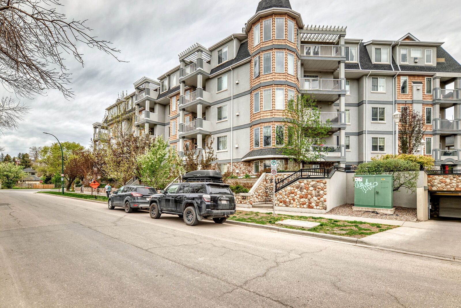 Calgary 2 bedrooms Condo Unit for rent. Property photo: 744855-1