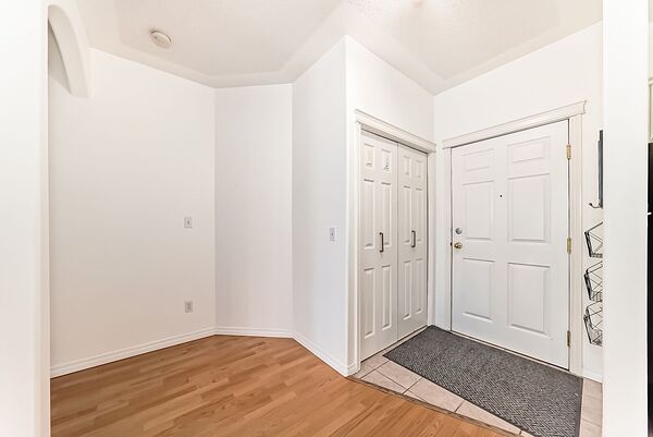 Calgary 2 bedrooms Condo Unit for rent. Property photo: 744855-3