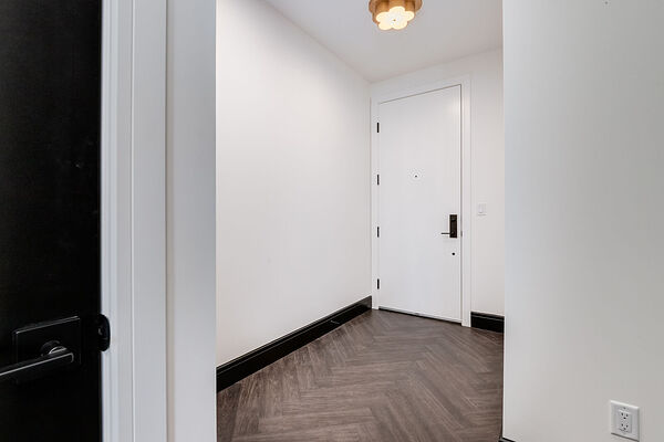 Calgary 2 bedrooms Condo Unit for rent. Property photo: 744880-3