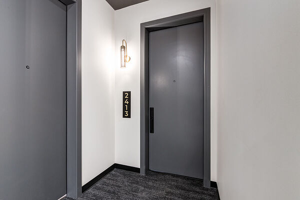 Calgary 2 bedrooms Condo Unit for rent. Property photo: 744880-2