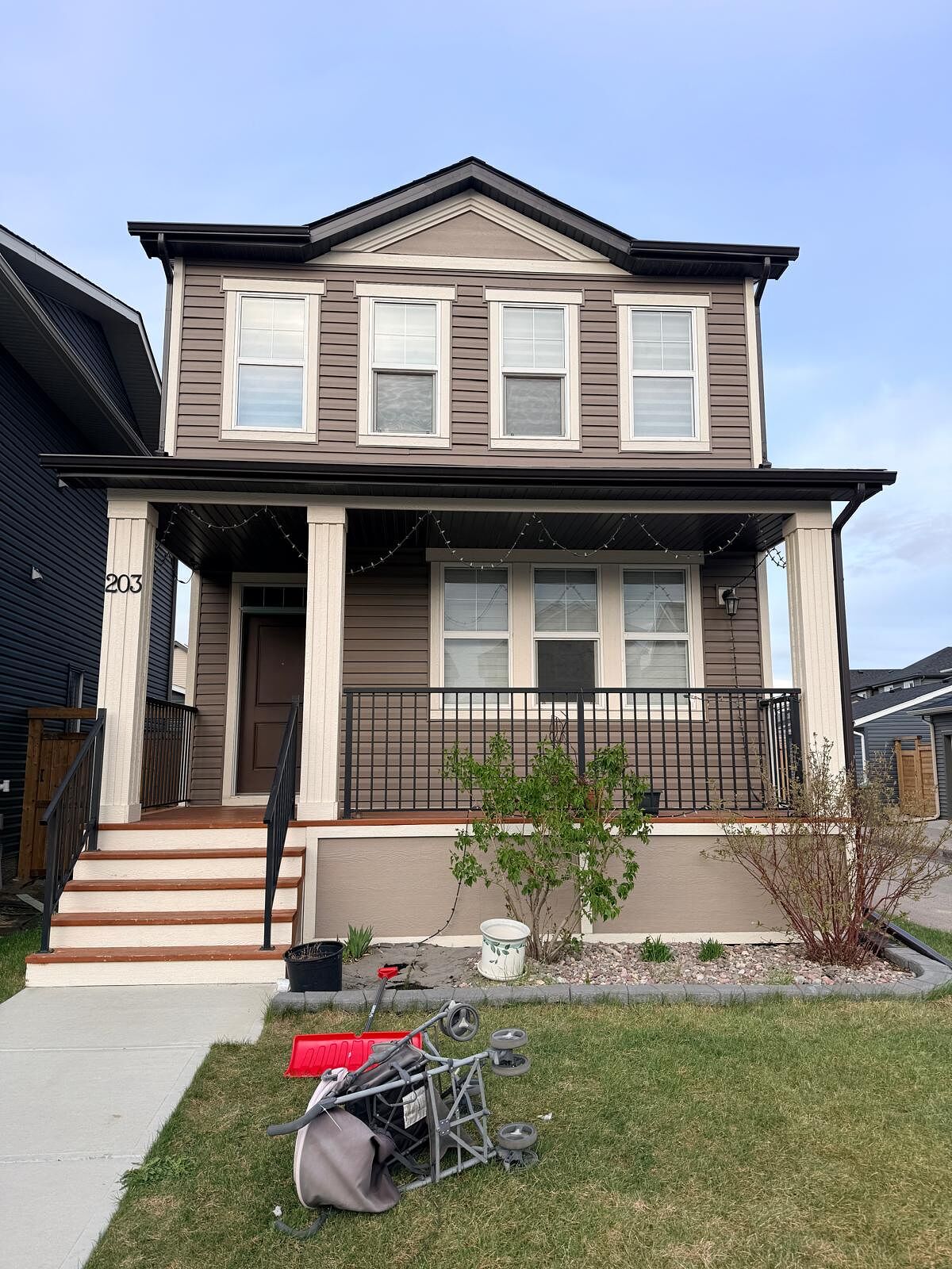 Calgary 4 bedrooms House for rent. Property photo: 744912-1