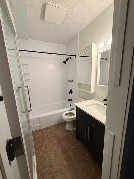 Calgary 2 bedrooms Condo Unit for rent. Property photo: 744921-3