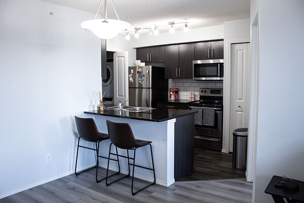Calgary 2 bedrooms Condo Unit for rent. Property photo: 744937-2