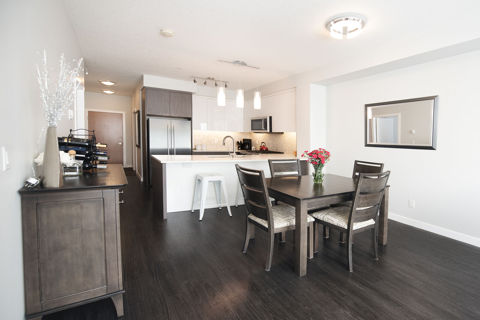 Calgary 1 + Den bedrooms Condo Unit for rent. Property photo: 744943-1
