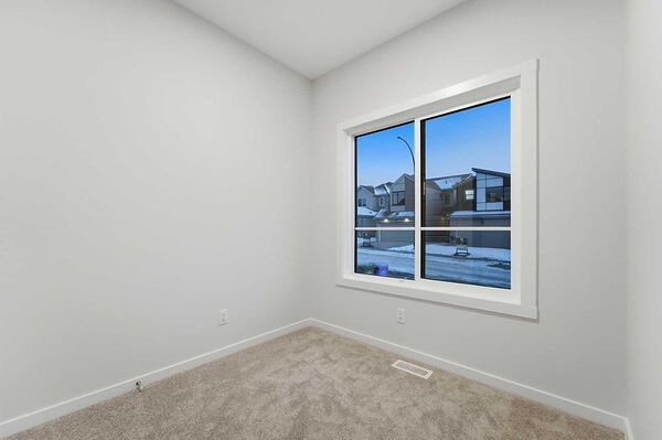 Calgary 4 bedrooms House for rent. Property photo: 744944-3
