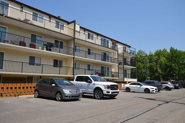 Calgary 2 bedrooms Condo Unit for rent. Property photo: 745005-2