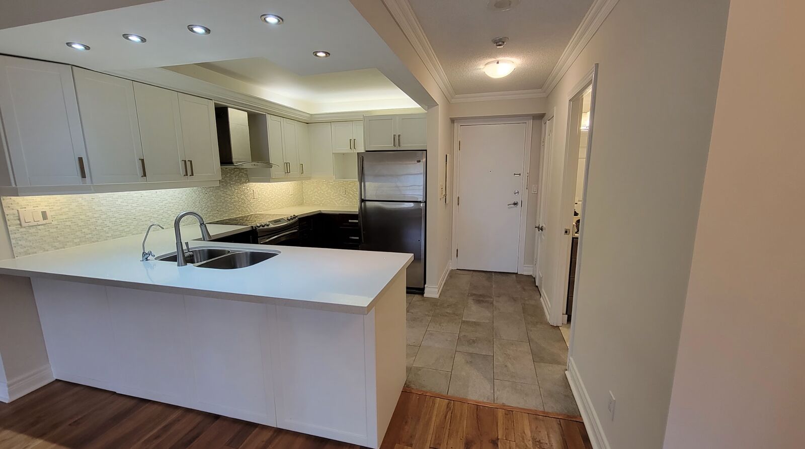 Toronto 2 bedrooms Condo Unit for rent. Property photo: 745159-1