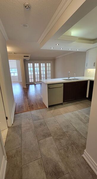 Toronto 2 bedrooms Condo Unit for rent. Property photo: 745159-2