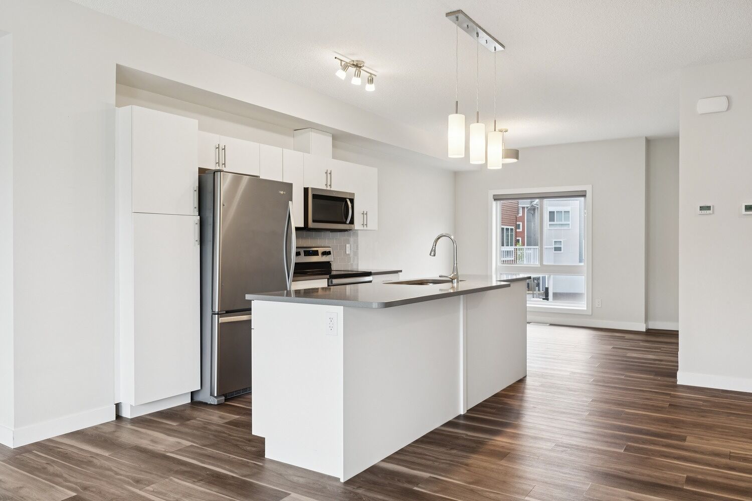 Edmonton 3 bedrooms Townhouse for rent. Property photo: 745161-1