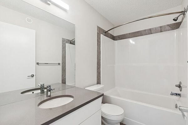 Edmonton 3 bedrooms Townhouse for rent. Property photo: 745161-2