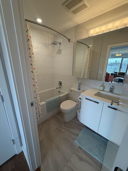 Calgary 2 bedrooms Condo Unit for rent. Property photo: 745218-2