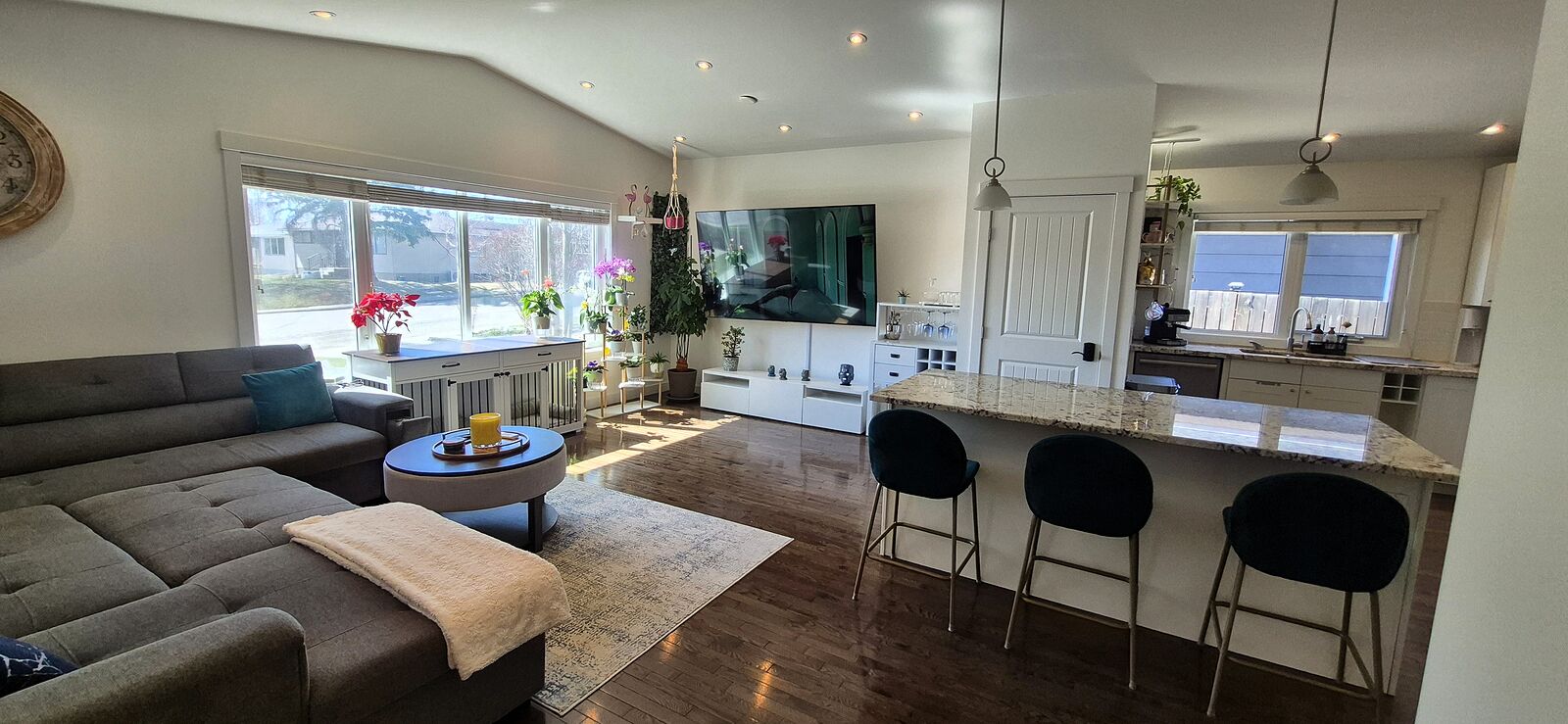 Calgary 3 bedrooms Main Floor for rent. Property photo: 745219-1