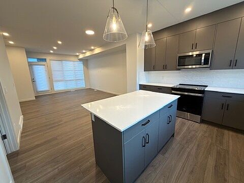Calgary 3 + Den bedrooms Townhouse for rent. Property photo: 745243-2
