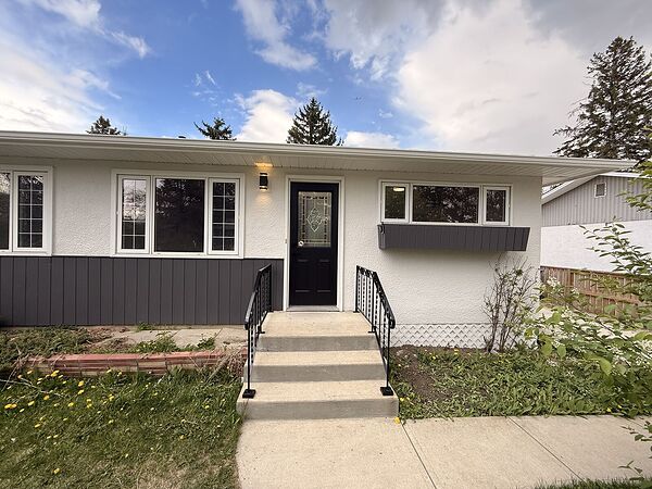 Calgary 2 bedrooms Fourplex for rent. Property photo: 745244-2
